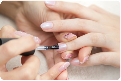 ３. 持ちを良くするためにベースコートを塗る